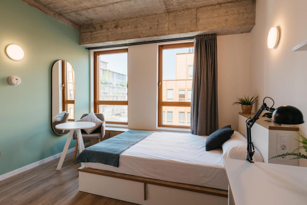 For Students Studying In Barcelona Only - Stunning Spacious Studios And Private Rooms At Pallars Student Accommodation Eksteriør bilde