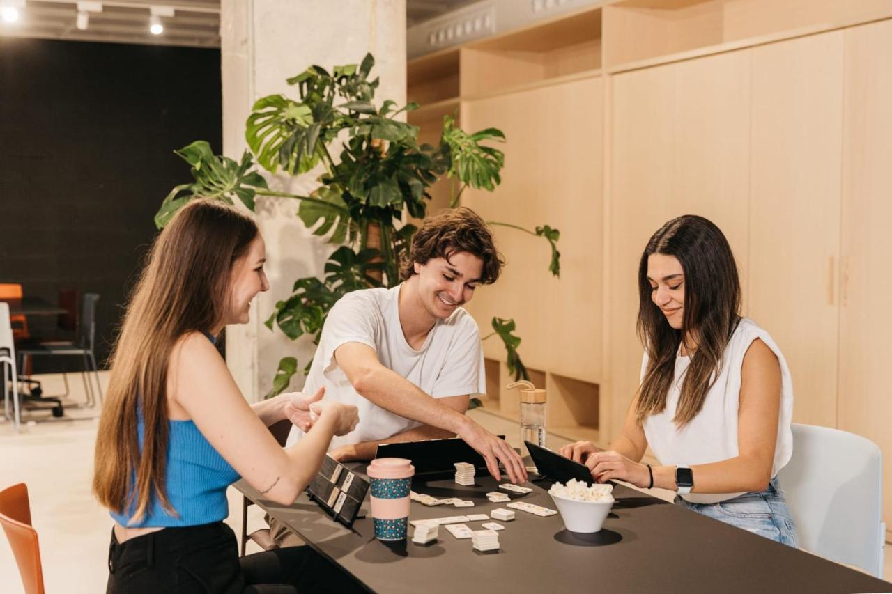 For Students Studying In Barcelona Only - Stunning Spacious Studios And Private Rooms At Pallars Student Accommodation Eksteriør bilde