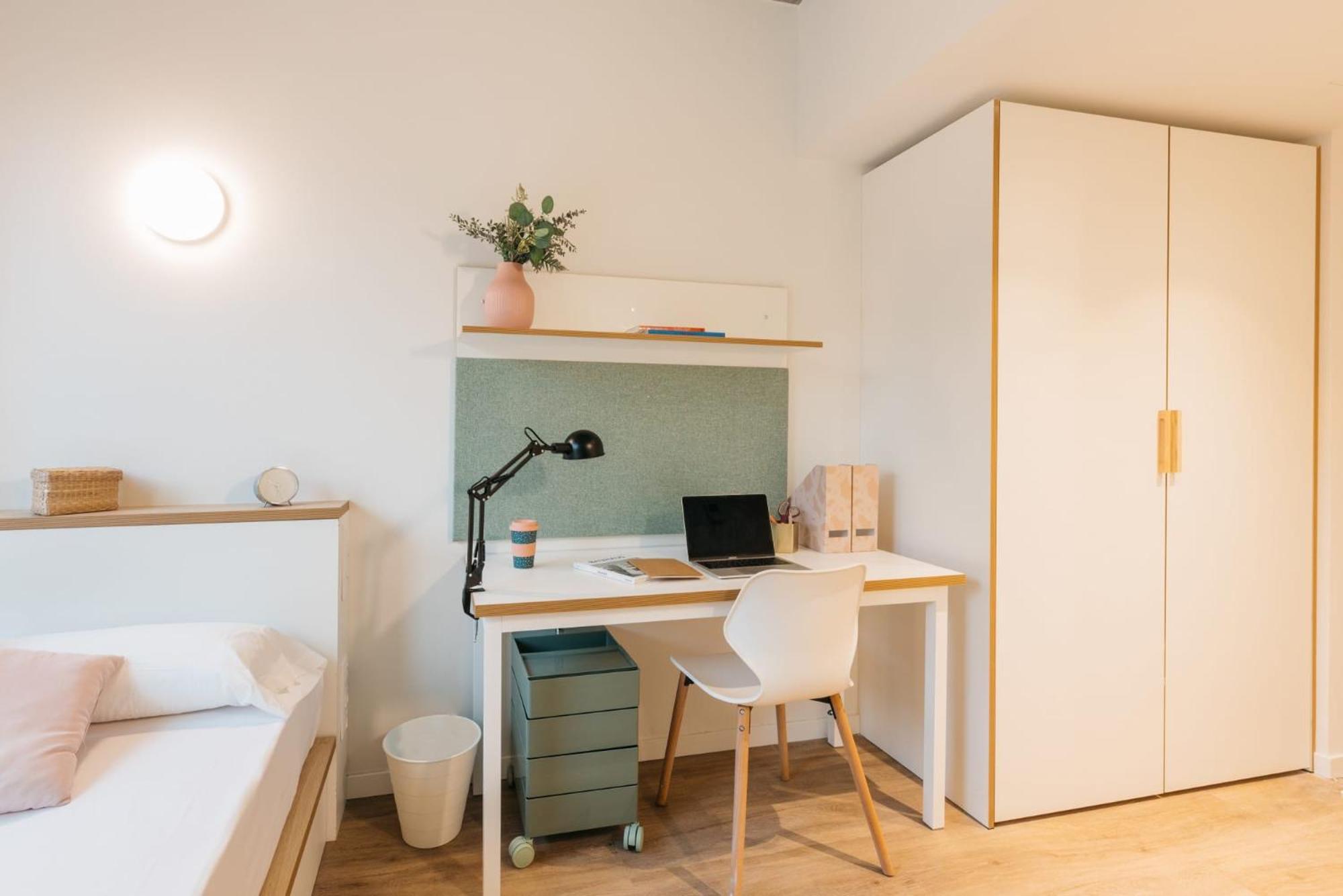 For Students Studying In Barcelona Only - Stunning Spacious Studios And Private Rooms At Pallars Student Accommodation Eksteriør bilde
